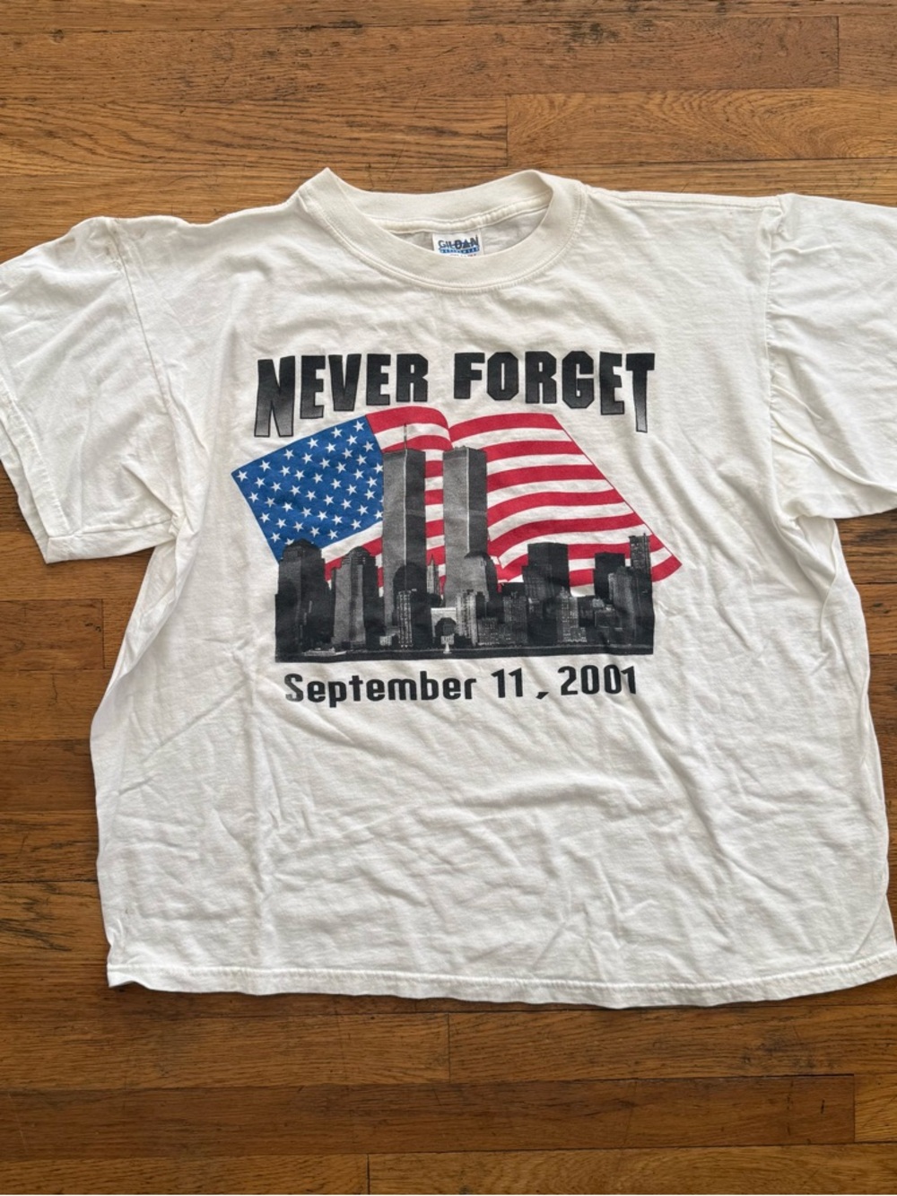 Vintage 2001 9/11 Memorial "Never Forget" Tee